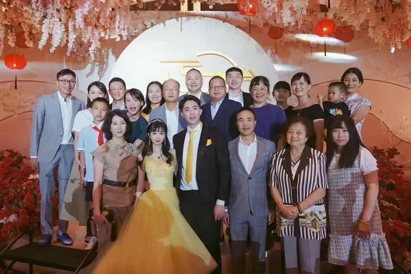 七匹狼公子与特步公主联姻