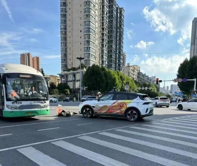 百度回应无人驾驶出租车碰撞事故